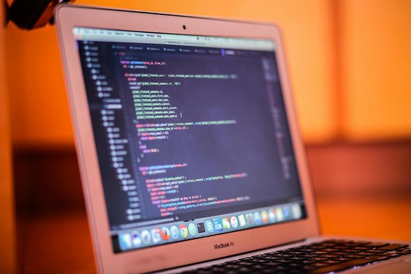 Comment configurer un environnement de développement sécurisé pour les applications web?